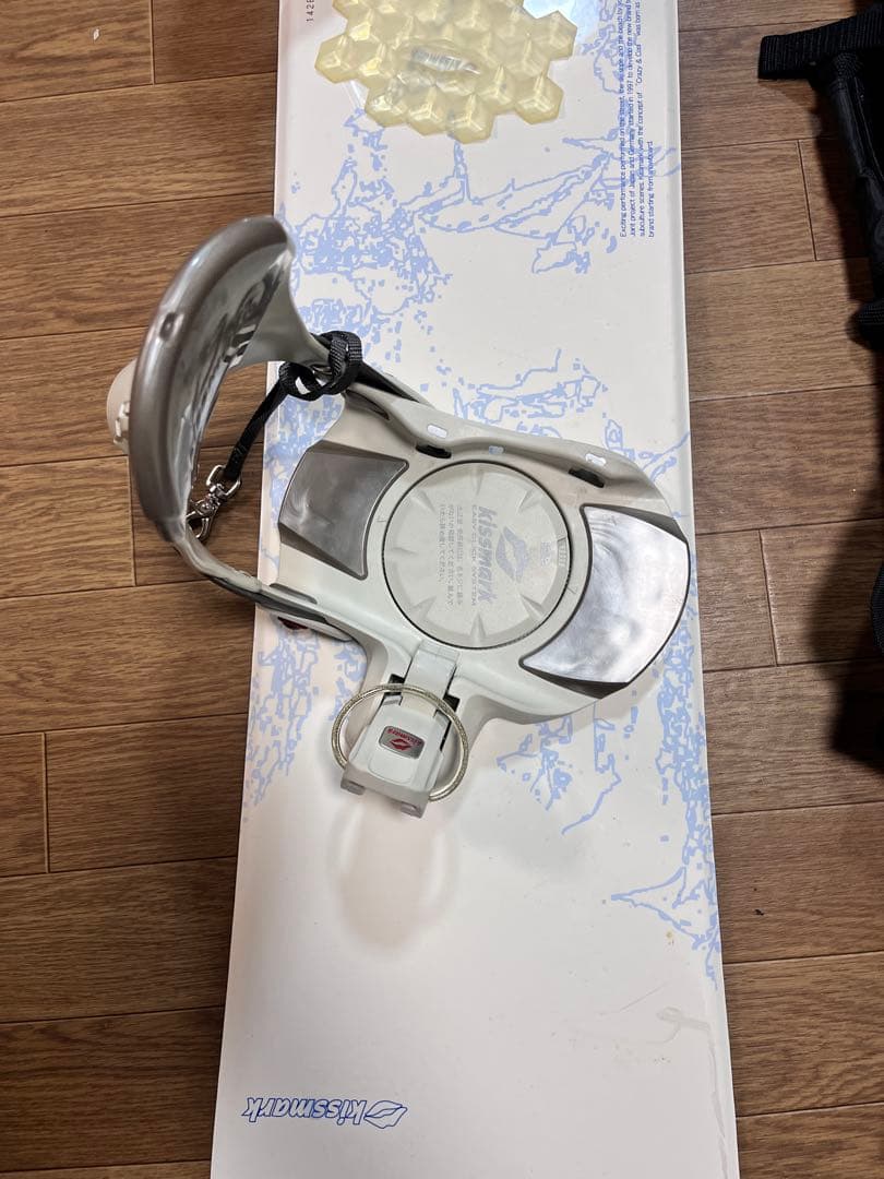 スノーボード ホワイトベース 青グラフィック セットキスマーク板142㎝