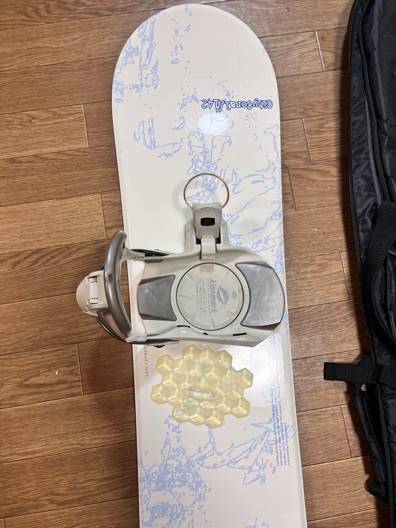 スノーボード ホワイトベース 青グラフィック セットキスマーク板142㎝