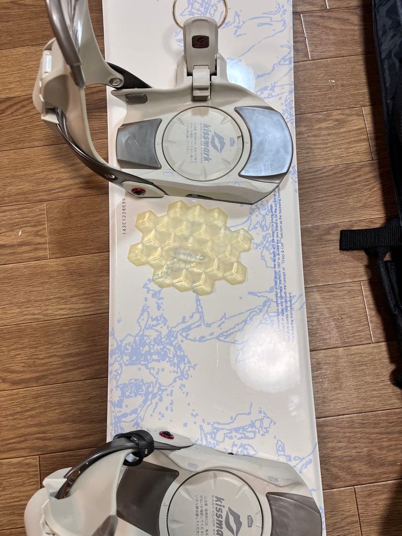 スノーボード ホワイトベース 青グラフィック セットキスマーク板142㎝