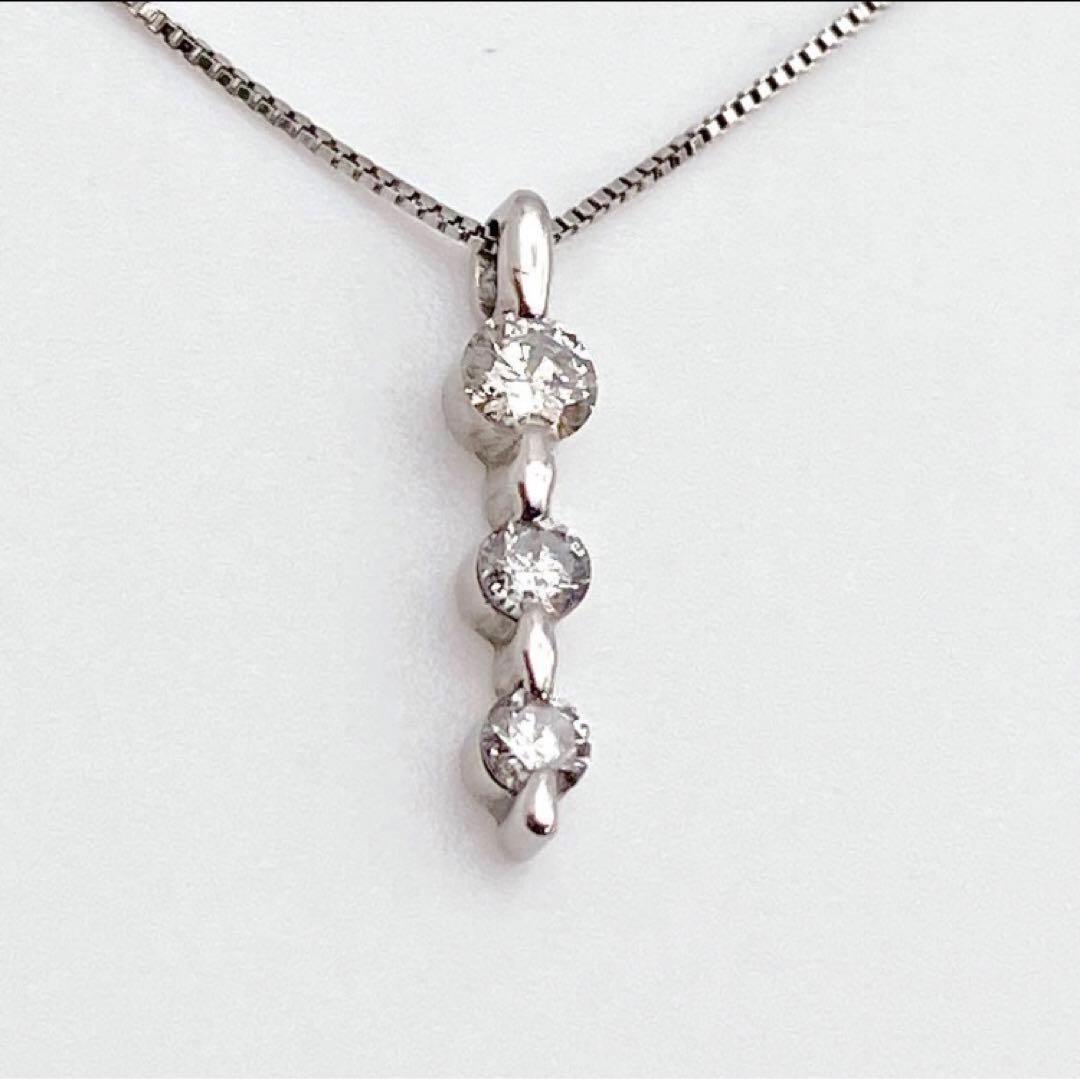 最終値下⭐️鑑別書あり　K18WG ダイヤモンド三連ネックレスペンダントトップ