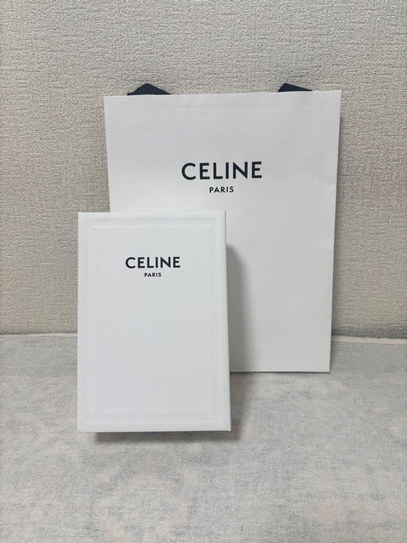 セリーヌ スモール フラップウォレット トリオンフ シャイニーカーフスキン 黒