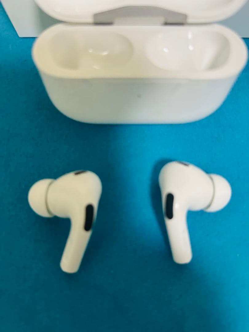 AirPods Pro 2本体 充電ケース付き➕オマケ2つ