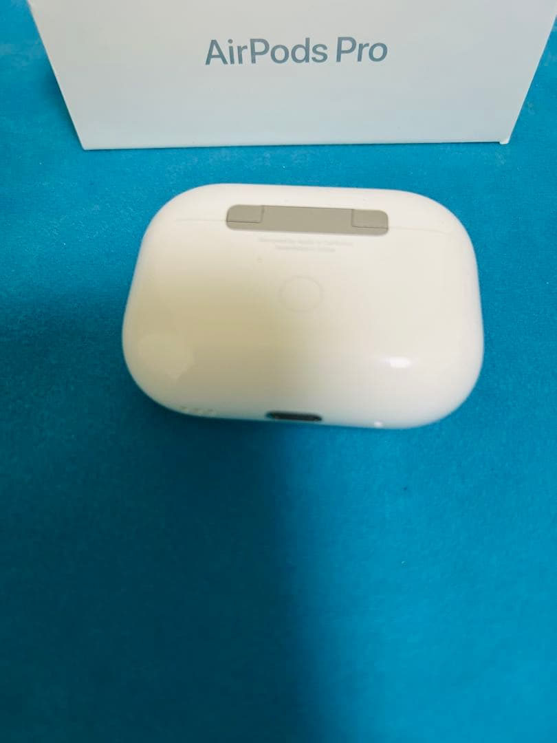 AirPods Pro 2本体 充電ケース付き➕オマケ2つ