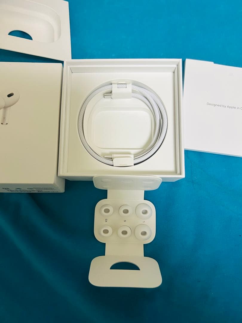 AirPods Pro 2本体 充電ケース付き➕オマケ2つ