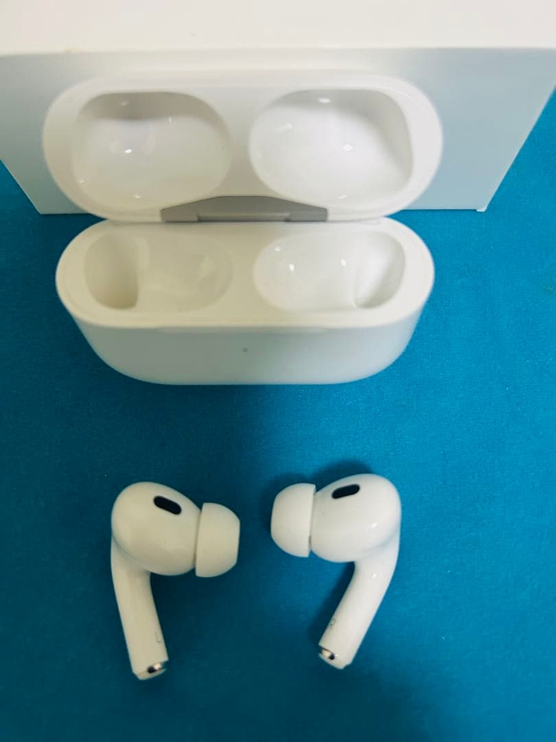 AirPods Pro 2本体 充電ケース付き➕オマケ2つ