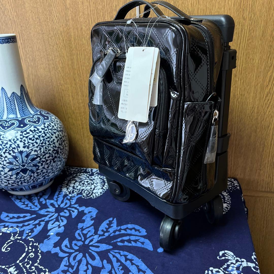新品　スワニー　エナメルブラック キャリーケース
