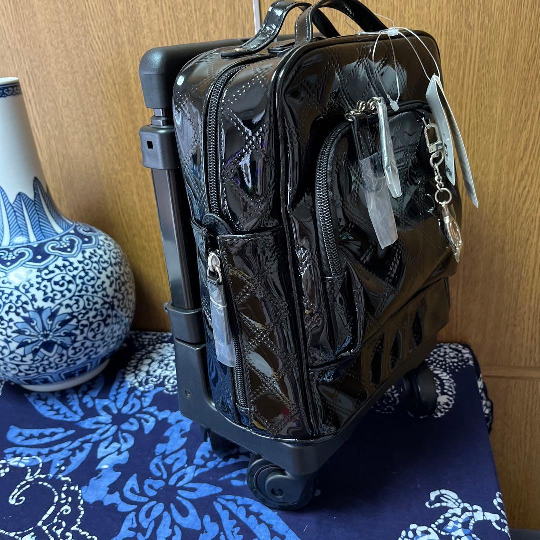 新品　スワニー　エナメルブラック キャリーケース