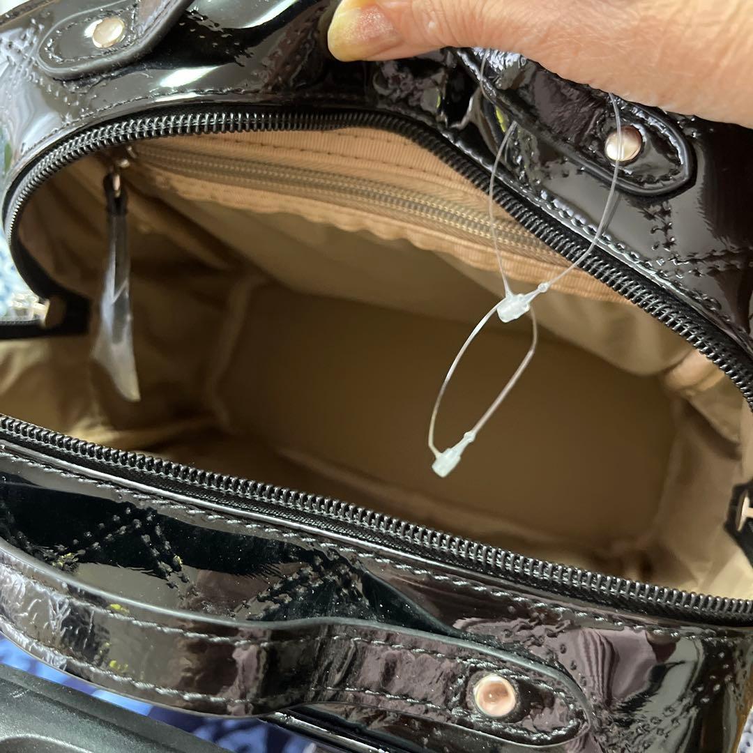 新品　スワニー　エナメルブラック キャリーケース