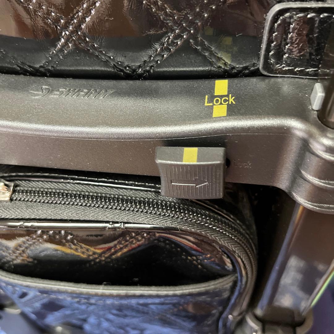 新品　スワニー　エナメルブラック キャリーケース