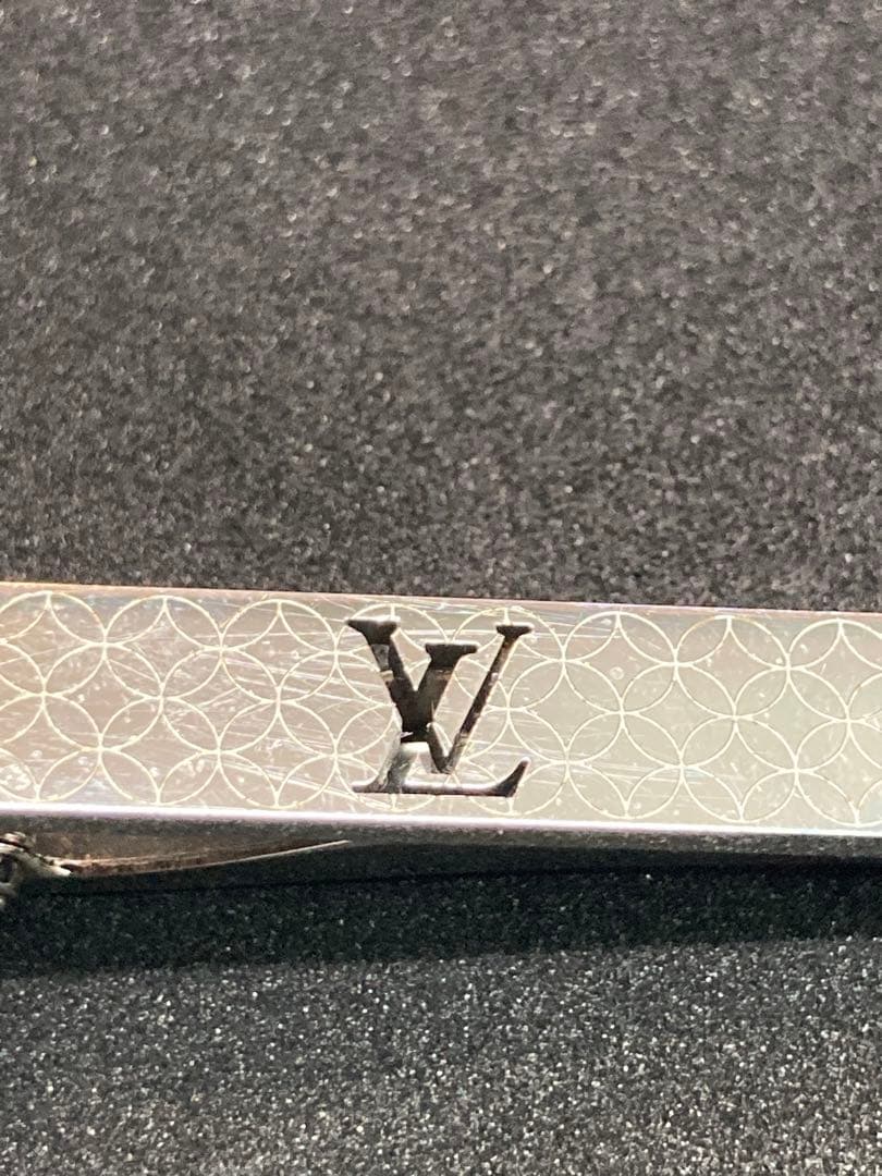 Louis Vuitton エンボス ネクタイピン