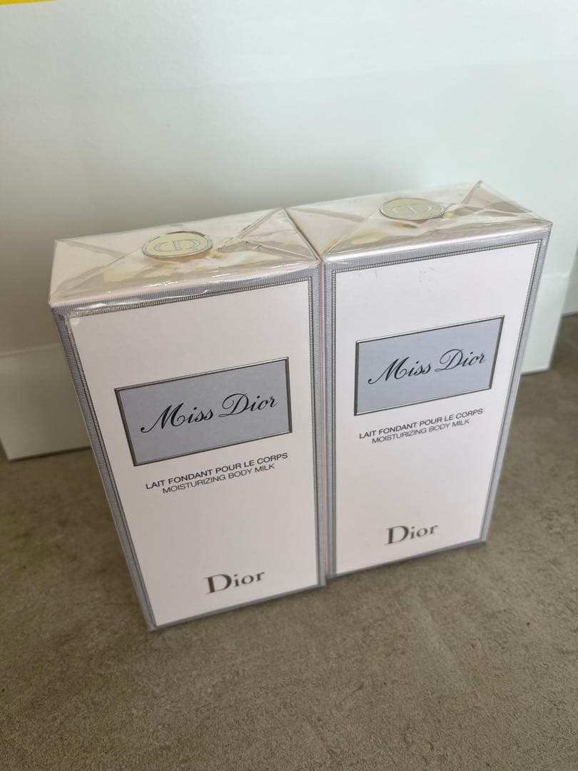 Miss Dior Moisturizing Body Milk 2本セット