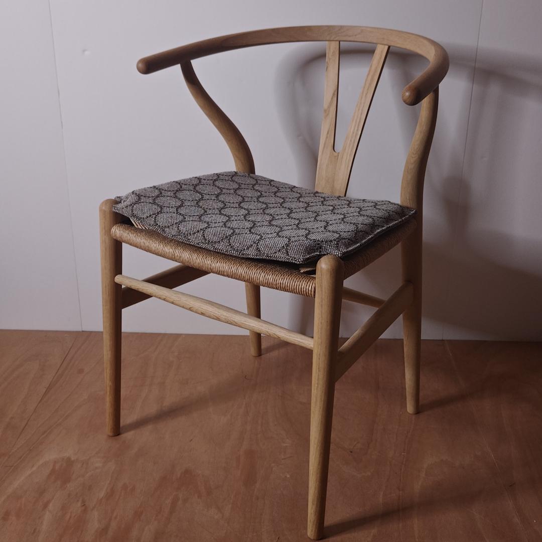 【新品】CH24 Yチェア専用シートクッション　クヴァドラ/タンバリン生地