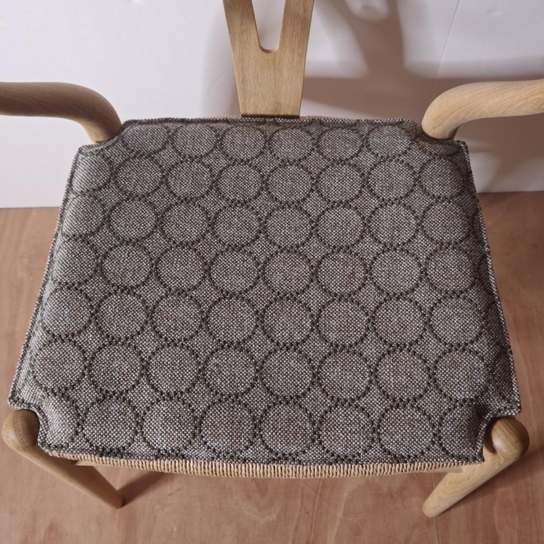 【新品】CH24 Yチェア専用シートクッション　クヴァドラ/タンバリン生地