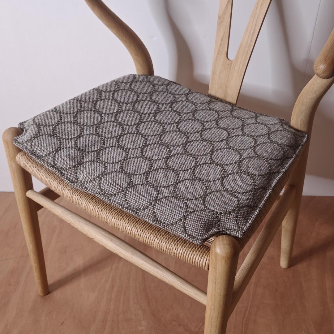 【新品】CH24 Yチェア専用シートクッション　クヴァドラ/タンバリン生地