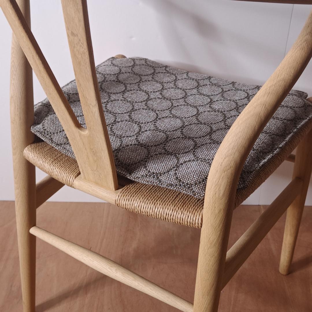 【新品】CH24 Yチェア専用シートクッション　クヴァドラ/タンバリン生地