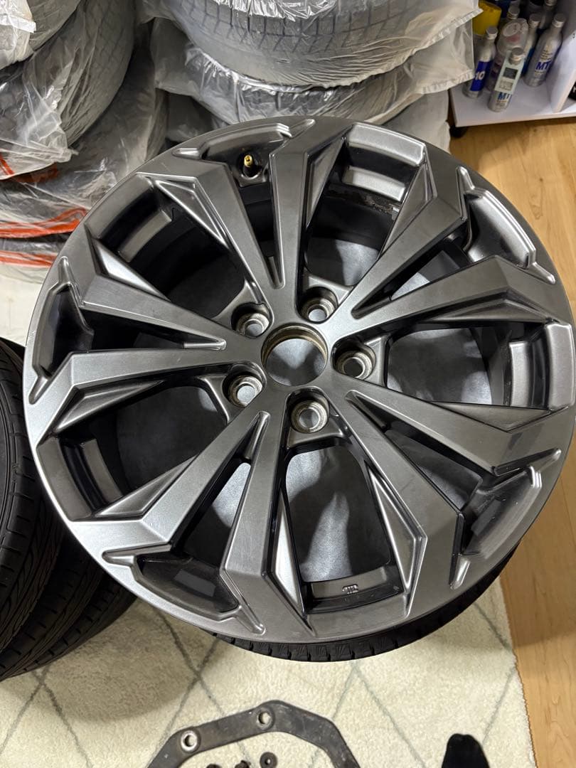 18インチ ホイール 7J+35 一本のみ　RAV4純正ホイール