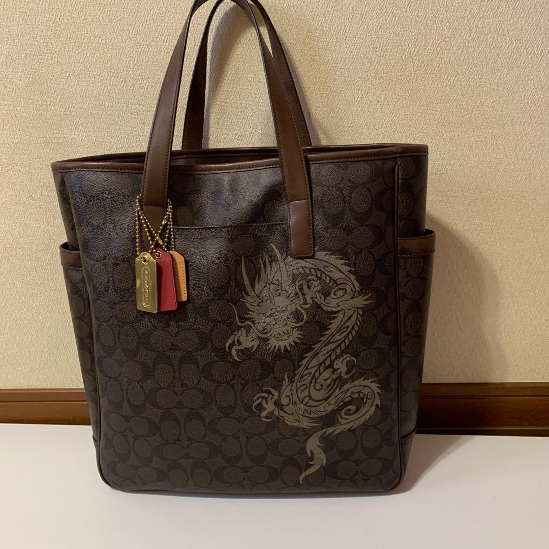 Coach ドラゴンモチーフ トートバッグ