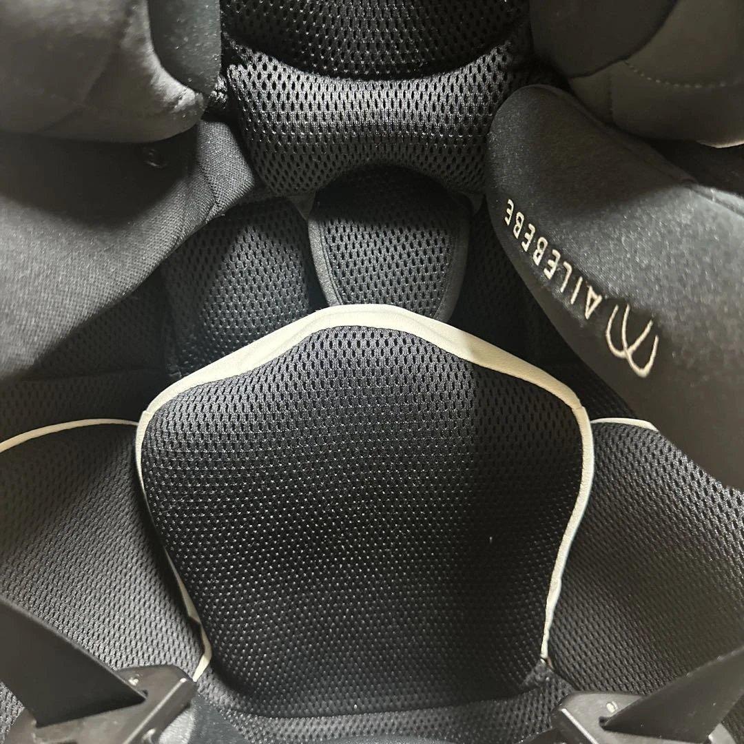 エールベベ　クルット6iグランス　ブラック