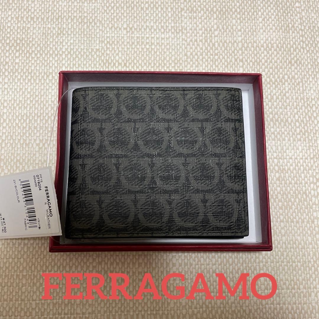 [新品]SALVATORE FERRAGAMO 折り畳み財布 モノグラム