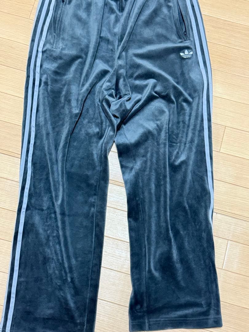 adidas グレー ベロアジャケット　セットアップ