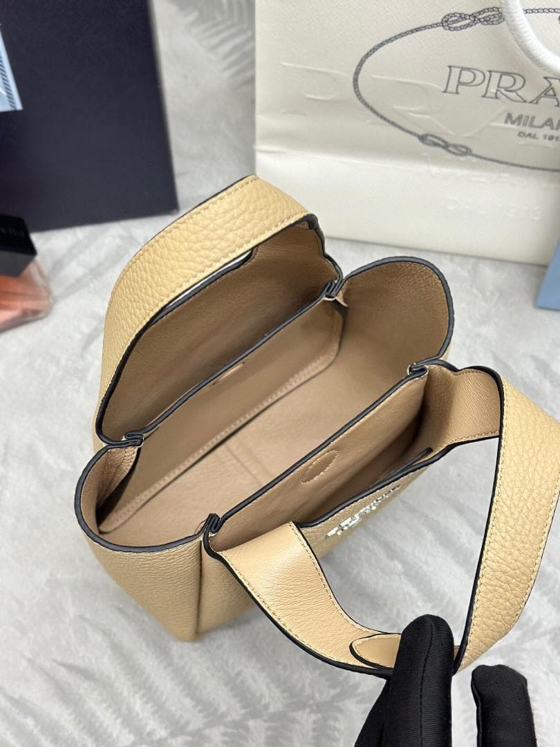 美品ノベルティ　ショルダーバッグ　バッグ