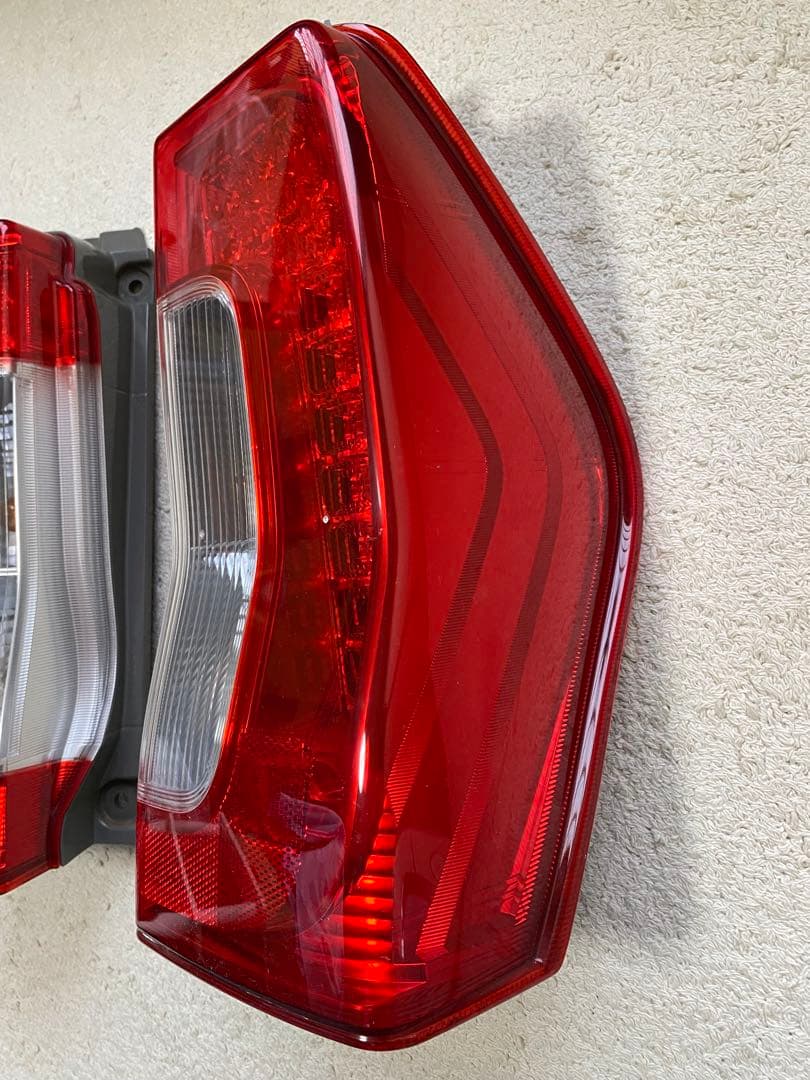 ダイハツ タントLA600S 純正テールランプ 左右(後期)