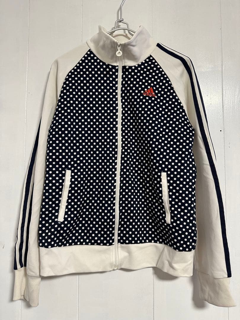 ベイビーわるきゅーれエブリデイ　杉本ちさと着用　adidas水玉ジャージ