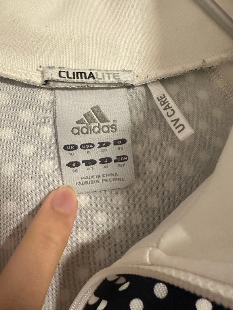 ベイビーわるきゅーれエブリデイ　杉本ちさと着用　adidas水玉ジャージ