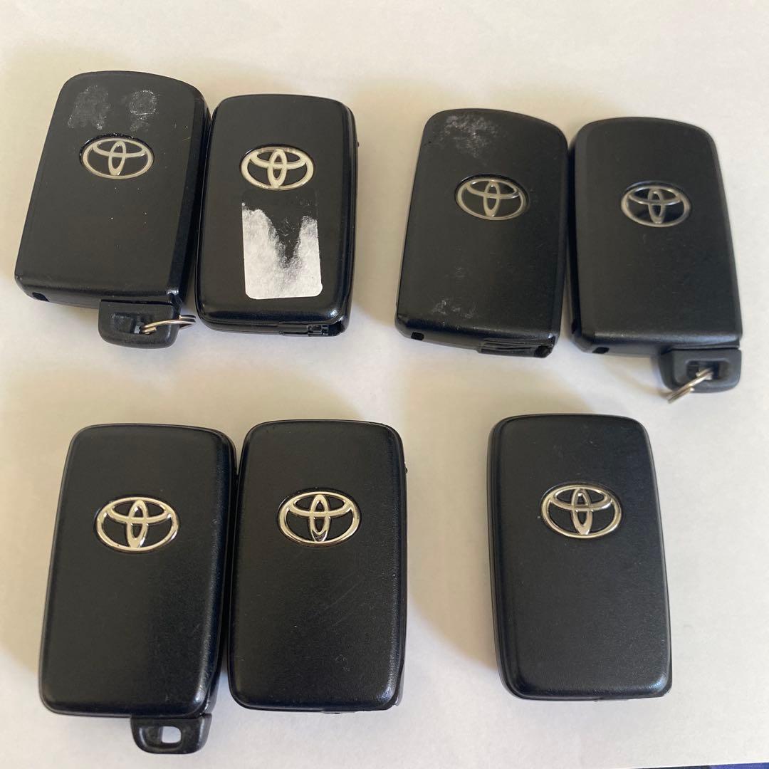 K*様 トヨタ純正スマートキー　７個セット(バラ売り可)