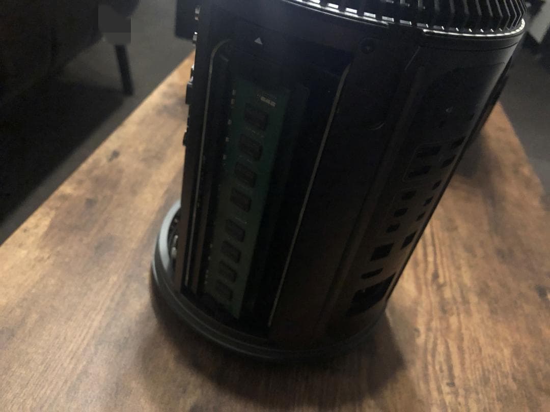 Mac Pro 2013 ジャンク品 (PC本体のみ、モニターは付属しません)