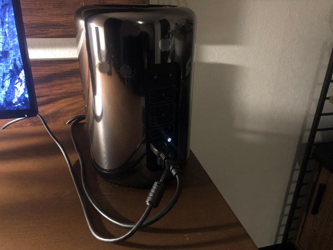 Mac Pro 2013 ジャンク品 (PC本体のみ、モニターは付属しません)
