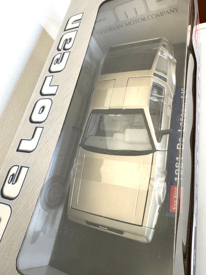デロリアン サン スター　DeLorean 1/18