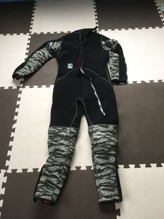 GULLウエットスーツ！１年半前に6万円で買い１回使用。サイズ160㎝〜170㎝