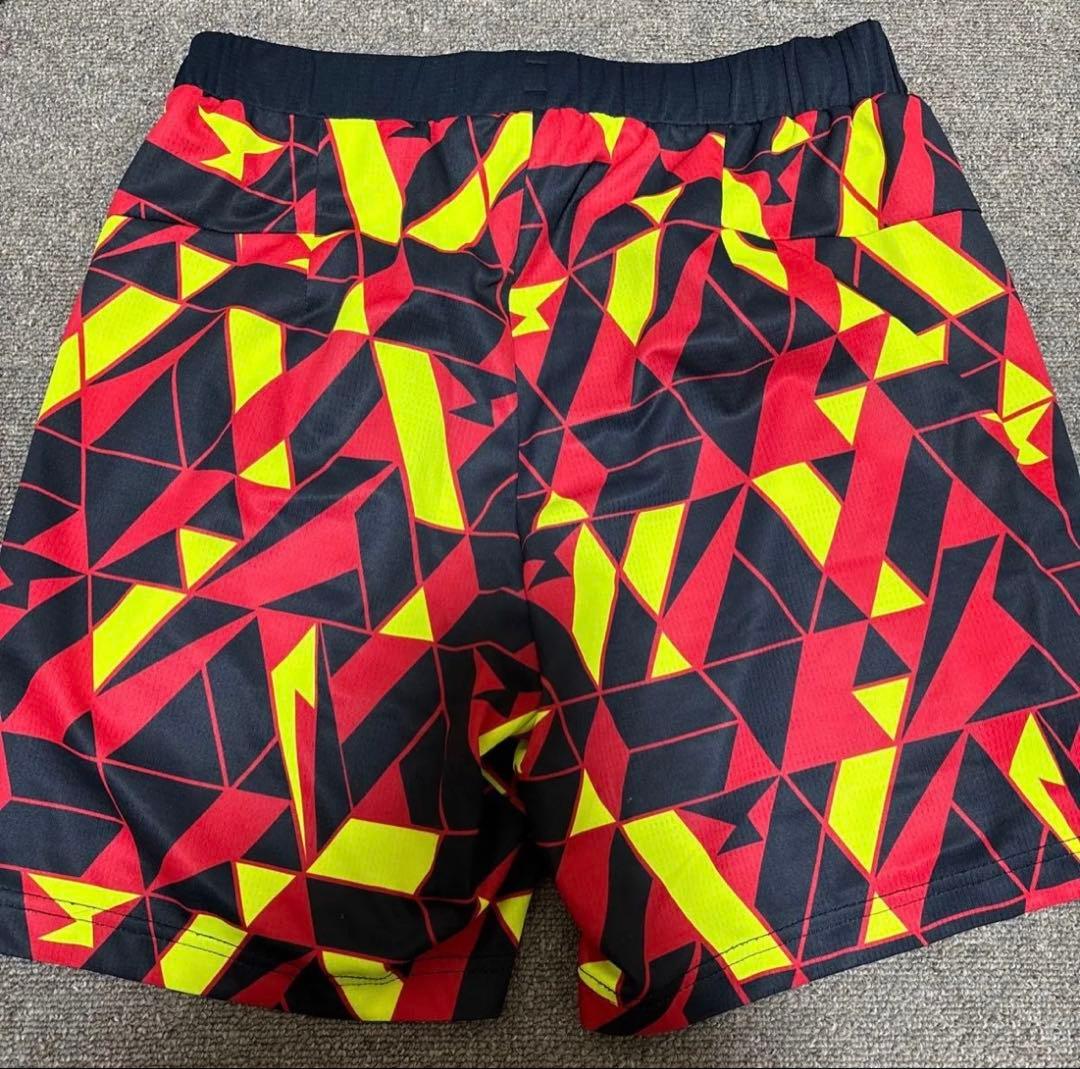 YONEX　ハーフパンツ　Mサイズ　柄パン　幾何学模様