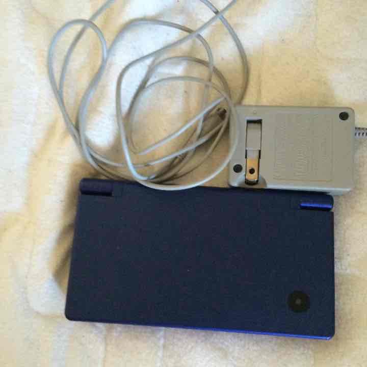 DSi ［値下げ］充電器つけます