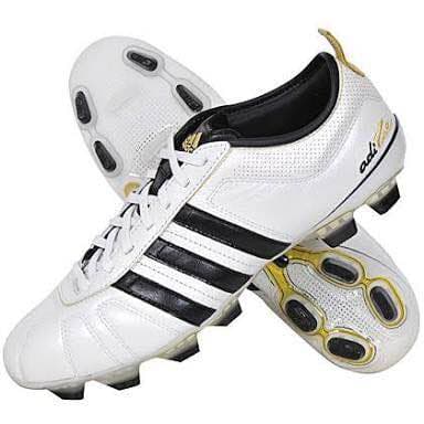 サッカースパイク(アディピュア)