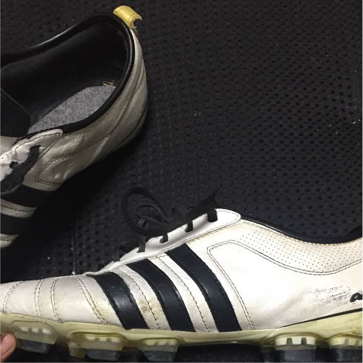 サッカースパイク(アディピュア)