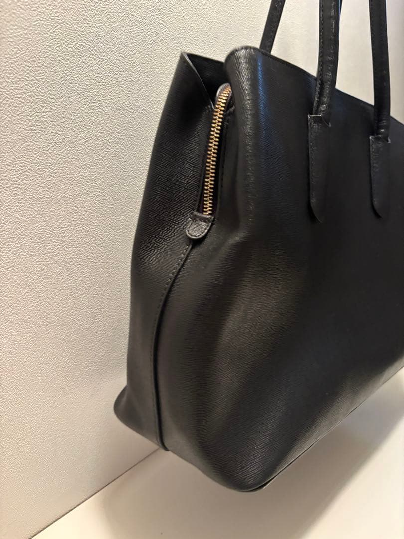 3月期間限定　FURLA トートバッグ 黒 ビジネスバッグ　A4OK 肩掛け可