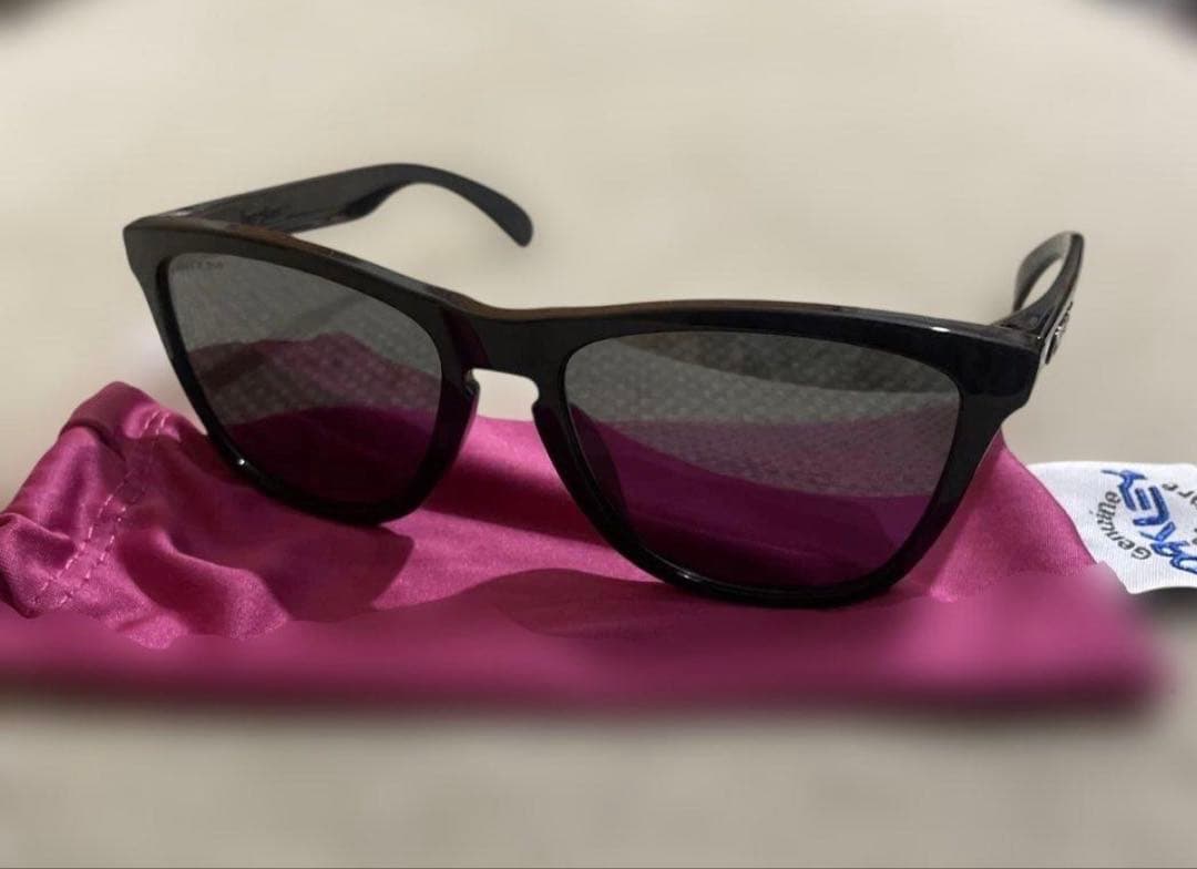 美品❗️Oakleyオークリーサングラス　frogskinsブラック偏光