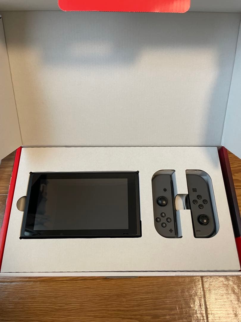 Nintendo Switch 本体 + ジョイコンカバー