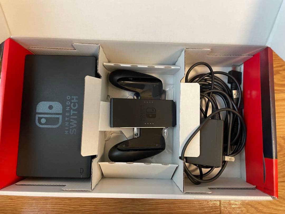 Nintendo Switch 本体 + ジョイコンカバー