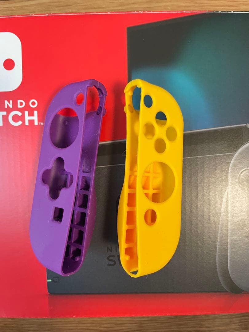 Nintendo Switch 本体 + ジョイコンカバー