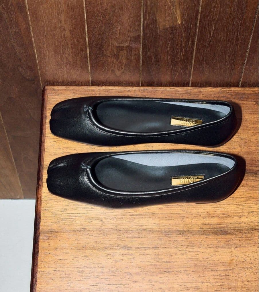 GRISE 24.0 黒 プリーツフラットシューズ