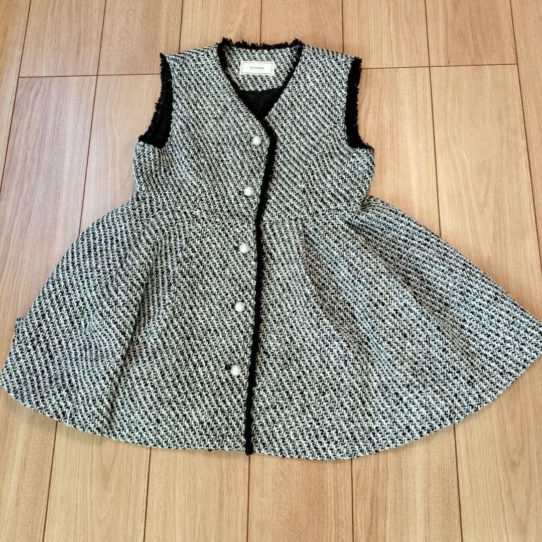 Fit more MIKIコラボ！パールボタンツイードペプラムジレ