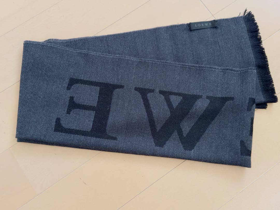 LOEWE ロゴマフラー ダークグレー＆ブラック上質素材プレゼント