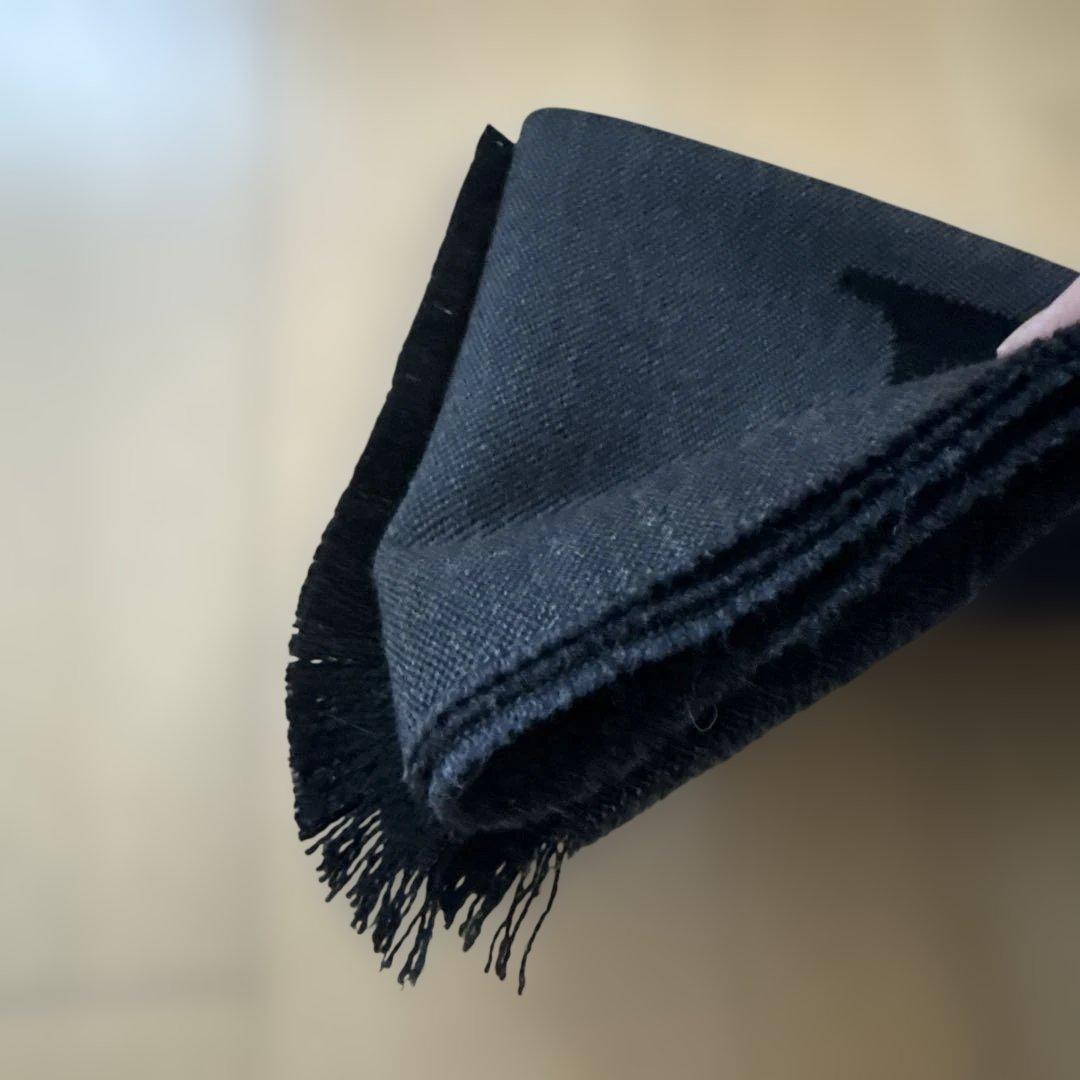 LOEWE ロゴマフラー ダークグレー＆ブラック上質素材プレゼント