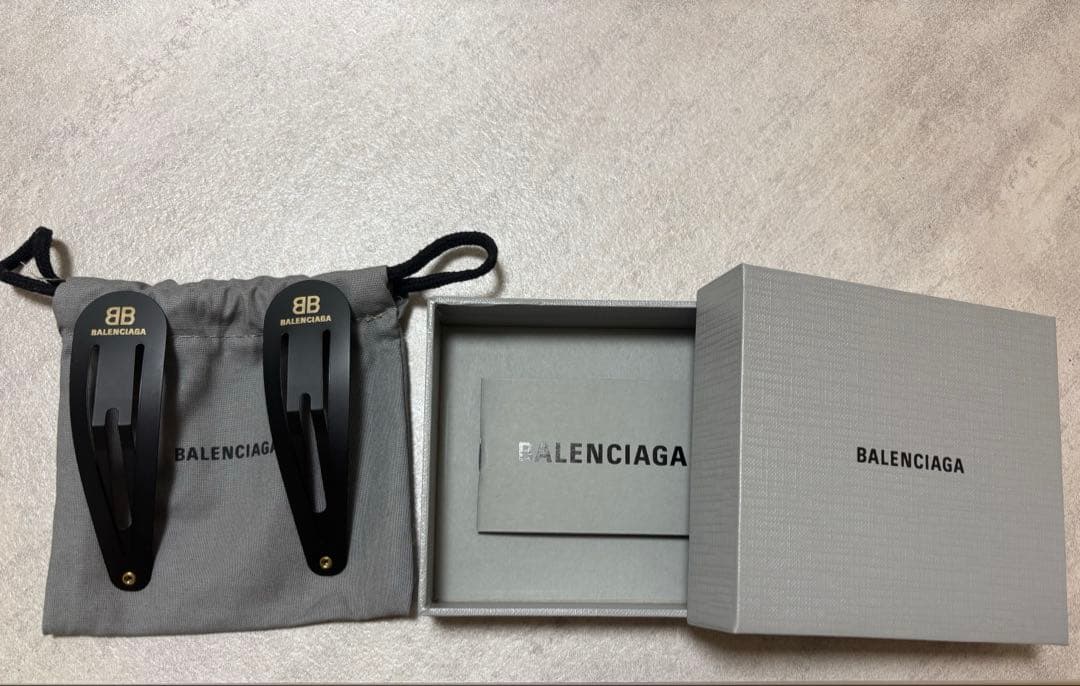 BALENCIAGA ヘアクリップ 2個セット