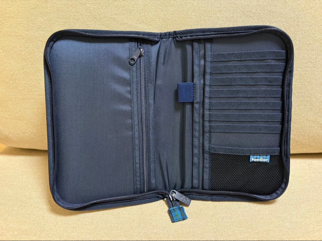 専用ファミリア　母子手帳ケース クマと小犬刺繍付き