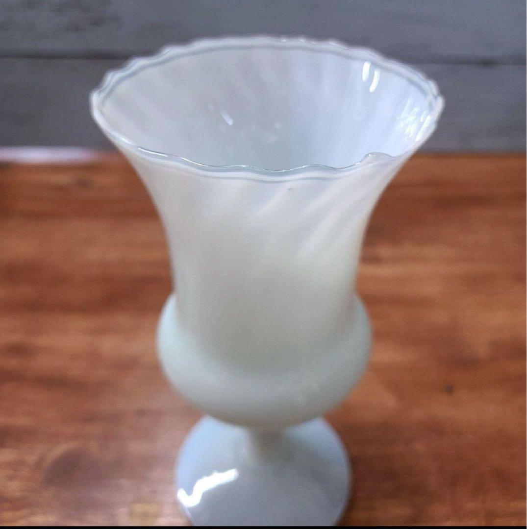 フランスアンティーク オパリンガラス フラワーベース フリル 花瓶 花器