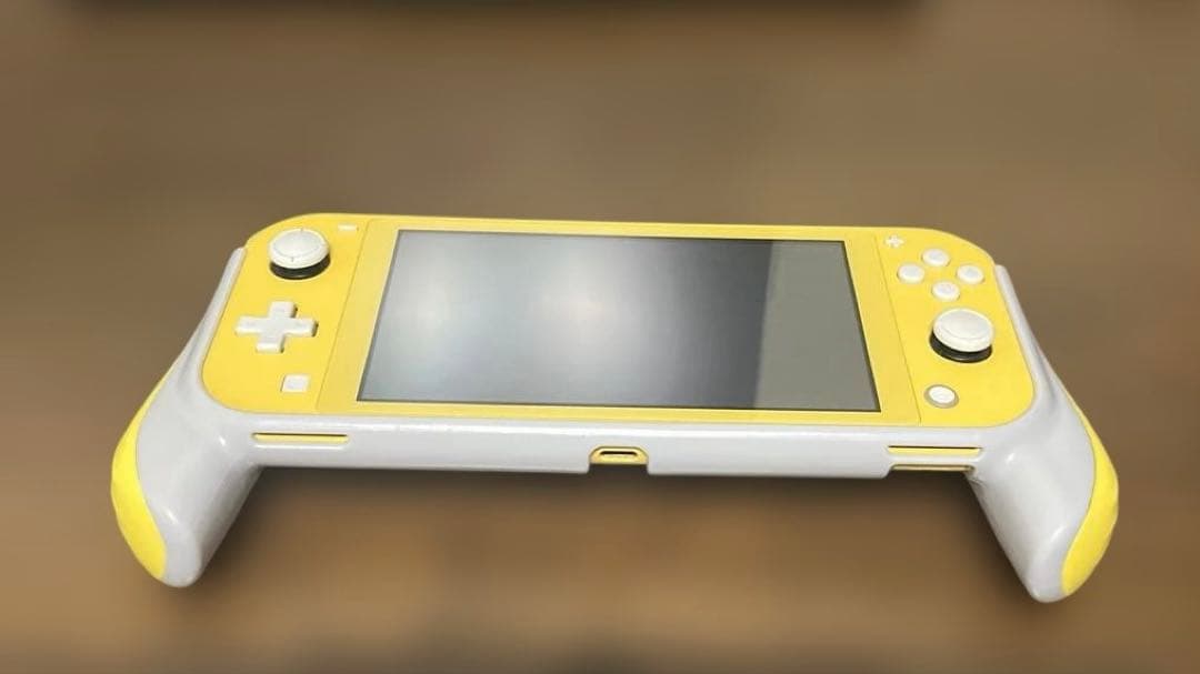 Nintendo Switch light イエロー